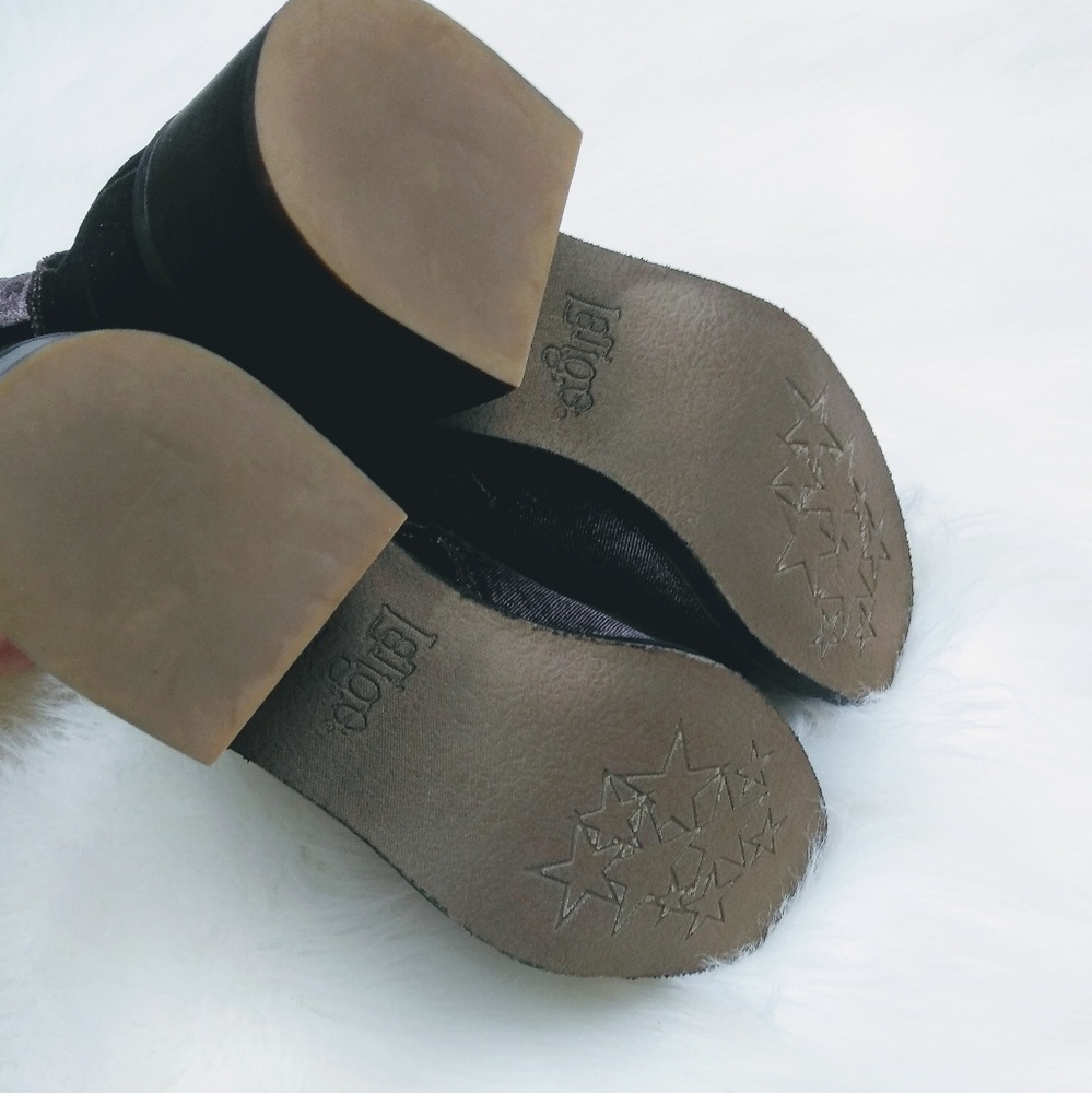 🔥FINAL SALE🔥♥️LAST 1♥️🌿ARIANA VELVET BOOTIES🌿 - Picture 5 of 8